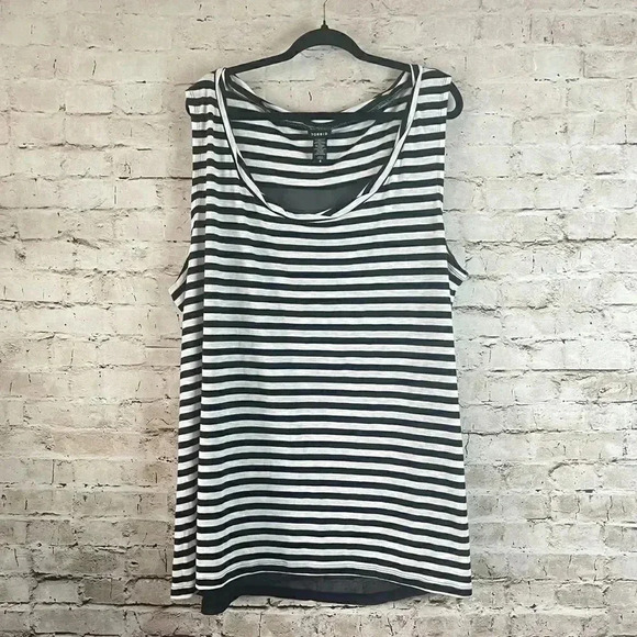 Torrid Black White Striped Tank Top Size 4 4X 26 - Picture 1 of 5